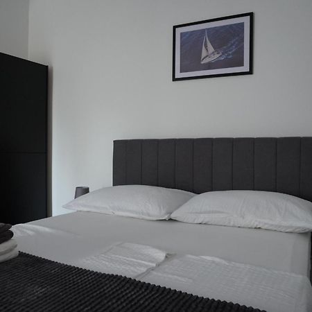 שיבניק Fjaka Apartments & Rooms מראה חיצוני תמונה