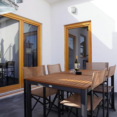 שיבניק Fjaka Apartments & Rooms מראה חיצוני תמונה