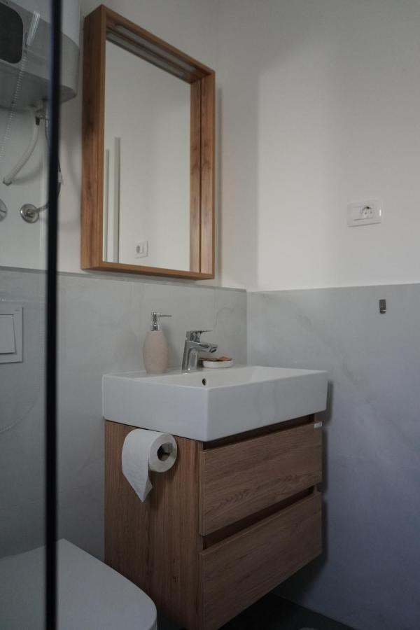 שיבניק Fjaka Apartments & Rooms מראה חיצוני תמונה