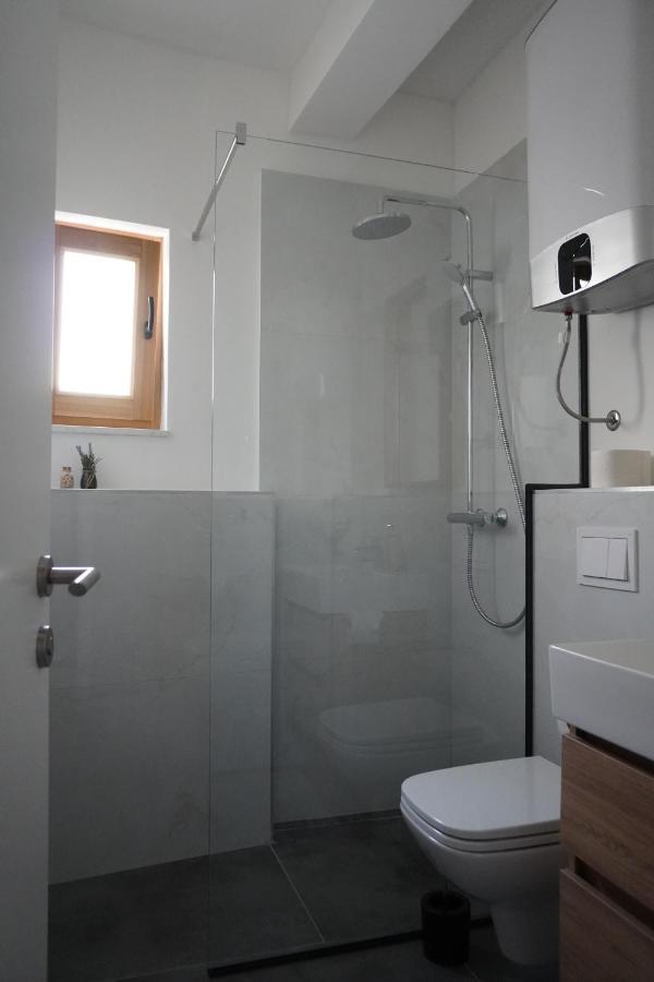 שיבניק Fjaka Apartments & Rooms מראה חיצוני תמונה
